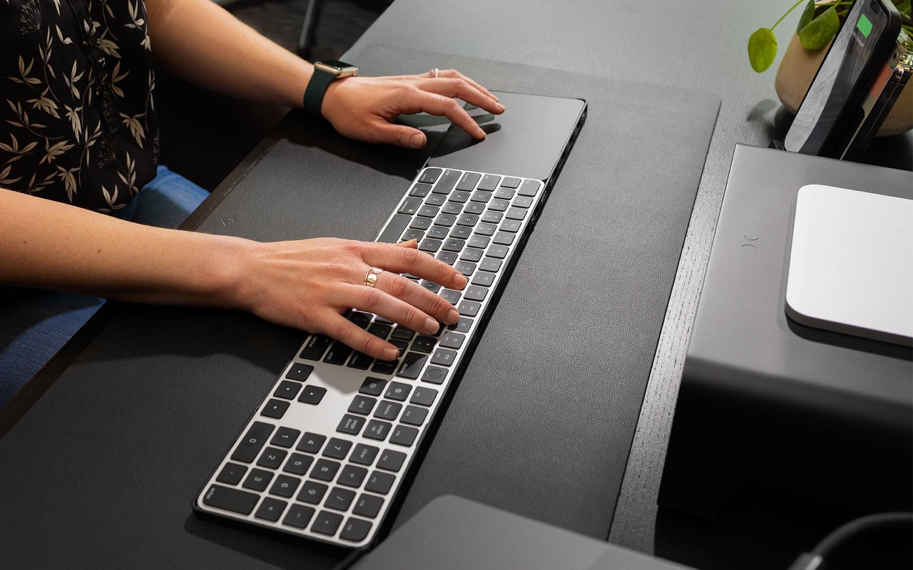 Twelve South Desk Mat - Black